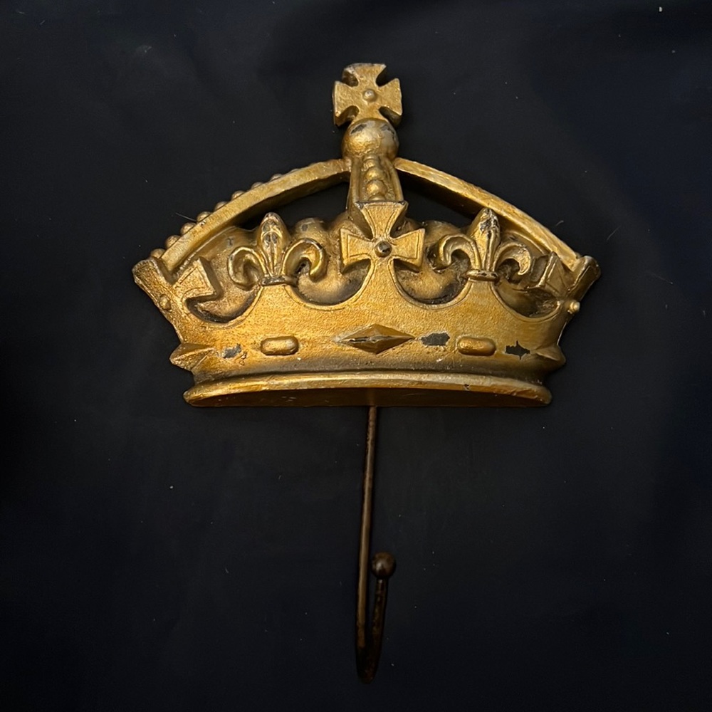Crown wall hook